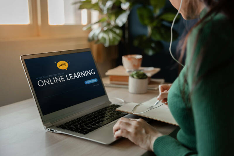 5 avantages cours particuliers en ligne scaled e1692951194906